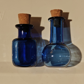Gekleurd glazen flesje (blauw)