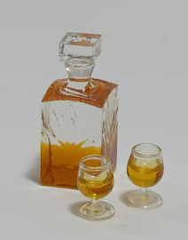 Karaf Cognac met 2 gevulde glazen