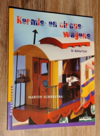 Boek: KERMIS- en CIRCUSWAGENS in miniatuur (2e hands)