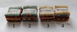 Stapeltje  met stofjes (1)