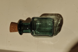 Gekleurd glazen flesje (turquoise)