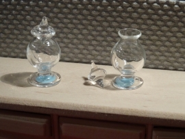 Sierpot (op voet) met glazen deksel (glas)