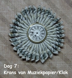 Krans van muziekpapier (incl klokje) (zelf maken)