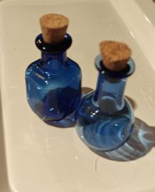 Gekleurd glazen flesje (blauw)