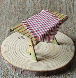 Tafel met geblokt kleed