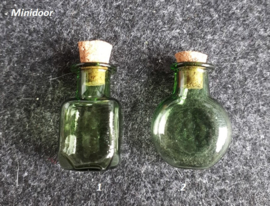 Gekleurd glazen flesje (groen)