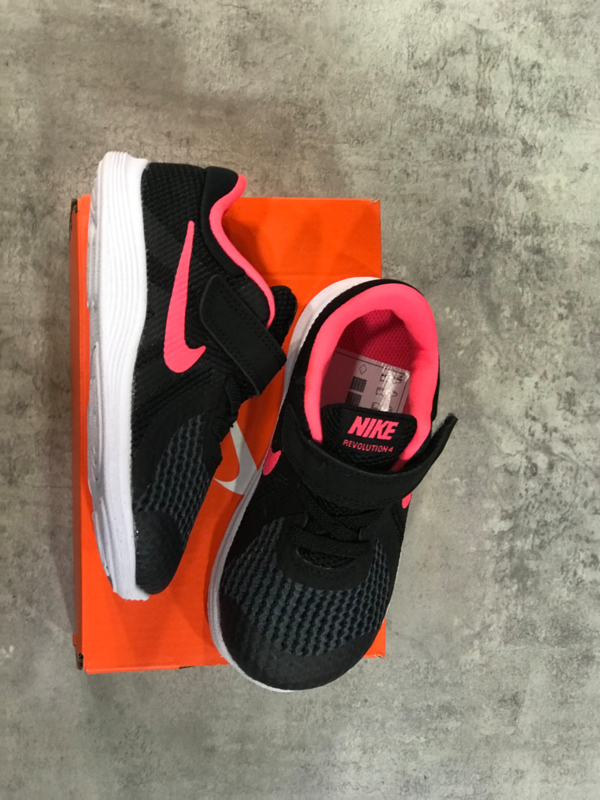 nike maat 25
