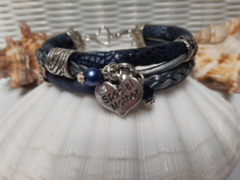 Leren armband donkerblauw met moederdagbedel 2