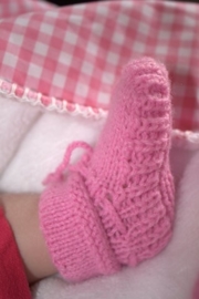 Handgebreide babysokjes roze