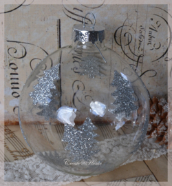 Kerstbal met kerstbomen, glas