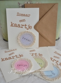 Kaart Zomaar met tag Laugh & kraft envelop