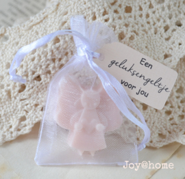 Organza zakje,  zeep engel & label Een geluksengeltje voor jou