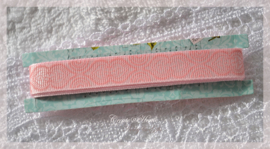 Stevig zalmroze lint met een werkje. Set van 3