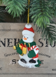 Kersthanger sneeuwpop met cadeautje