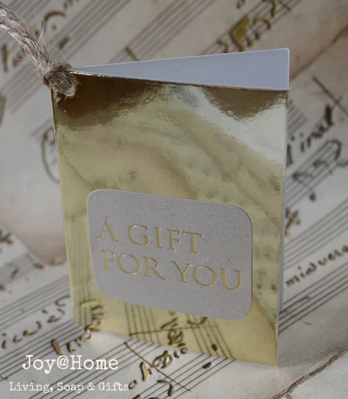 Kaartje goud met sticker a gift for you