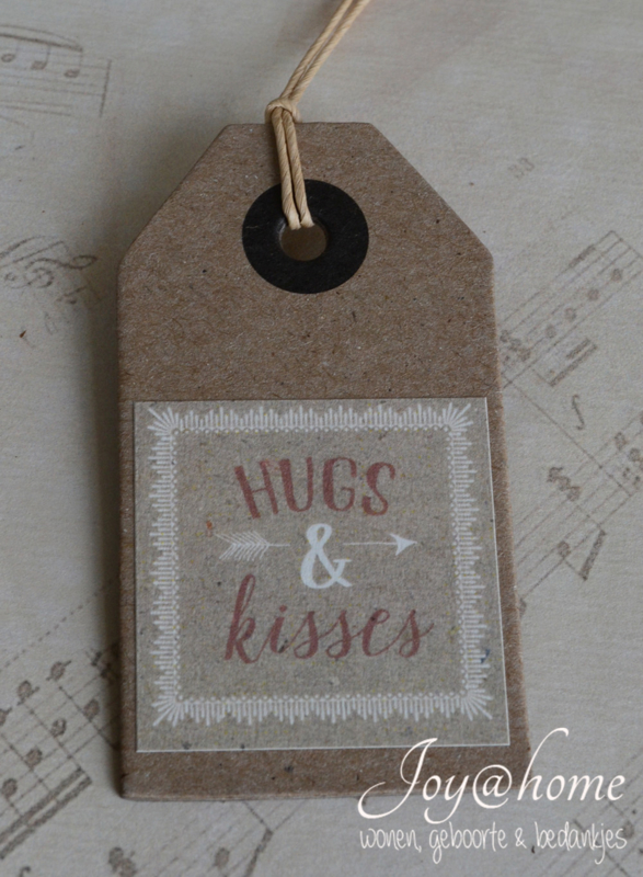 Kraft label Hugs & Kisses