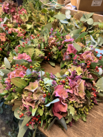 Sfeervolle Najaarskrans met Hortensia & Rozenbottels