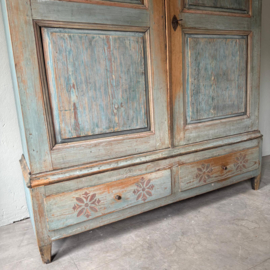19 e eeuwse Zweedse kast