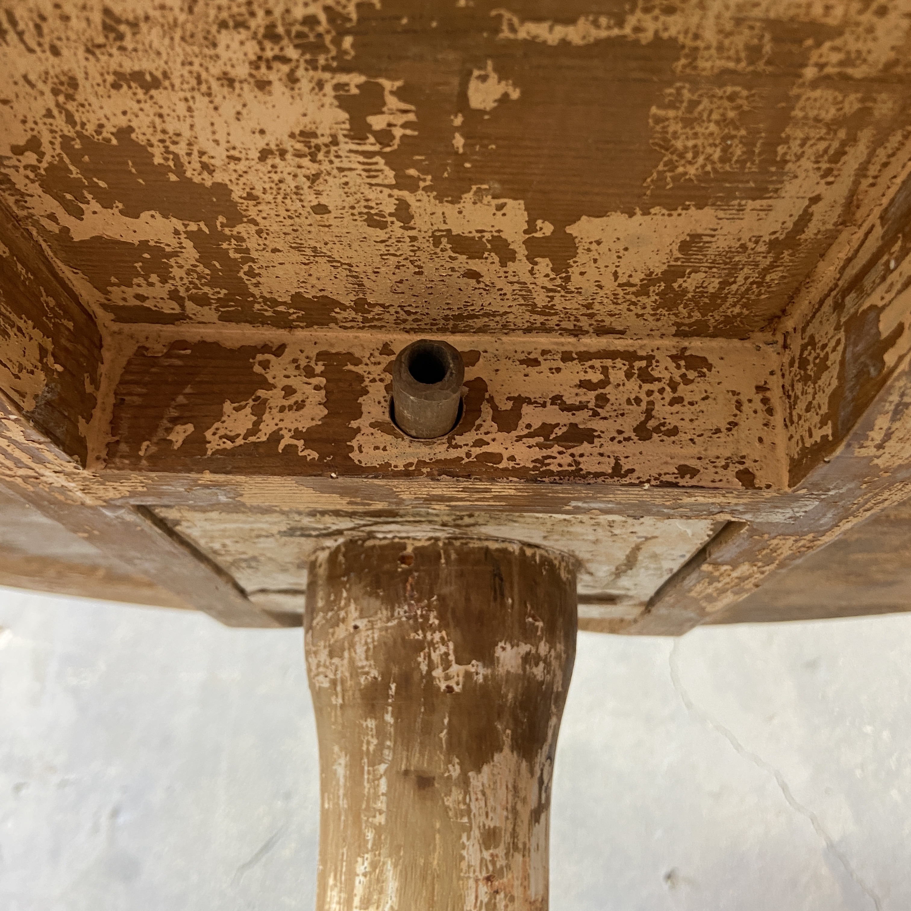 Zweedse ‘tilt top’ tafel