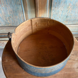 Grote ronde Zweedse blauwe bentwood box