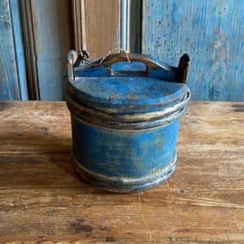 Zweedse boter ton in originele blauw verf