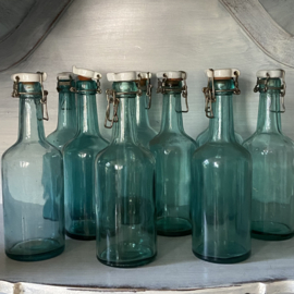 Antieke Zweedse blauwglas bierfles met porceleinen dop