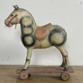 Papier maché paardje