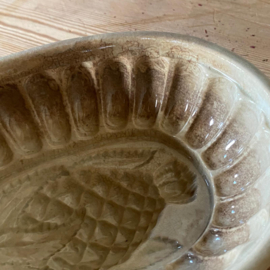 Old stained pudding mold – pineapple motif (19th century)
