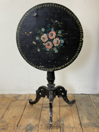 Antieke handbeschilderde ”tilt top” tafel