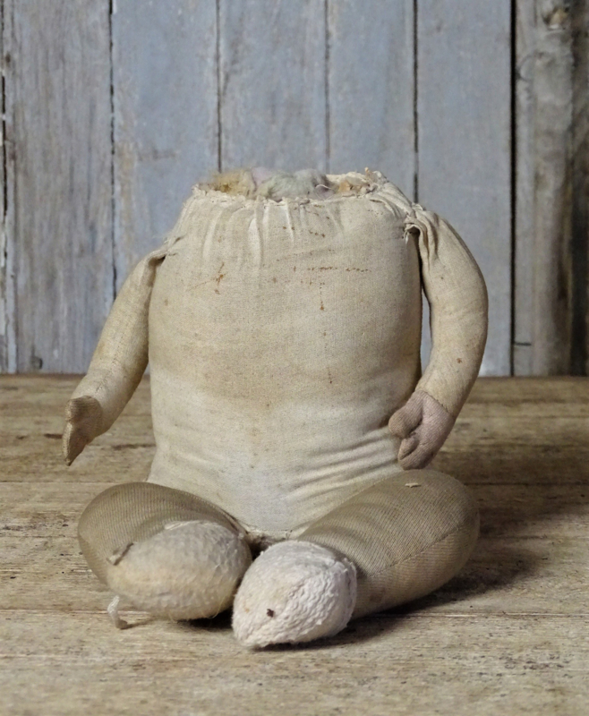 Stoffen popje zonder hoofd