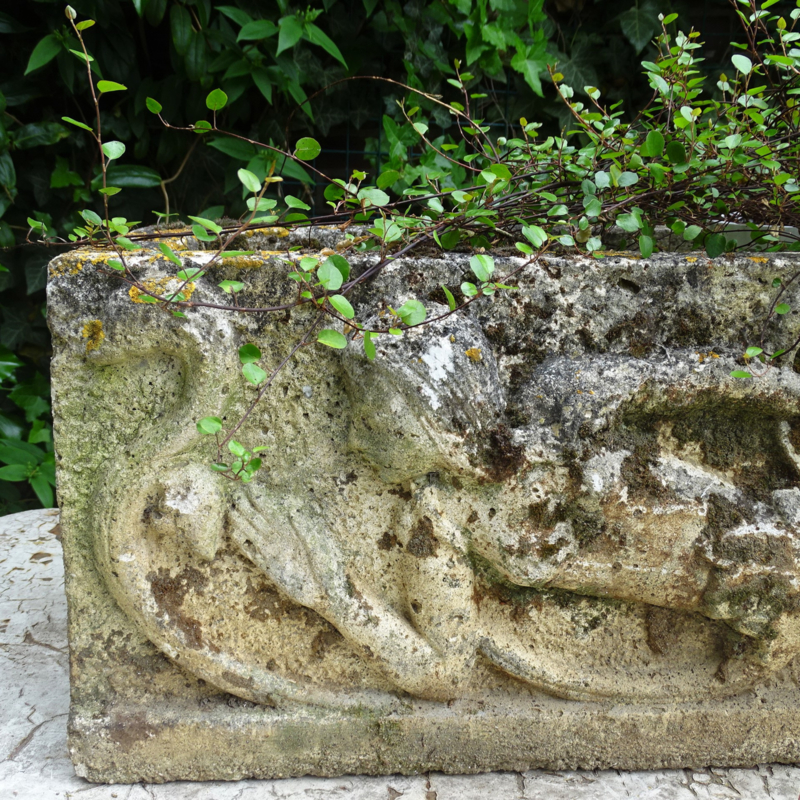 Antieke stenen bloembak