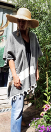 Poncho Zwart Ecru | Enkel stuk | Brigitte By Cick