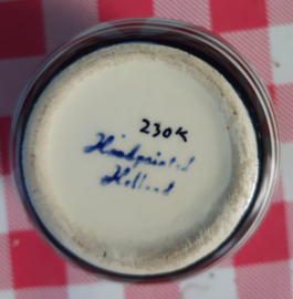 Antiek aardewerk | Zwart Ecru vaasje | Gesigneerd met 230k | Handpainted Holland,