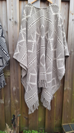 Poncho geweven | Kleine oplage | Brigitte By Cick |  Model Kurt in Grijs/ecru