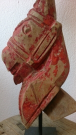 Lamp met antiek houten paard en linnen velvet kap, de kap is verstelbaar.