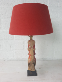 Lamp met antiek houten paard en linnen velvet kap, de kap is verstelbaar.