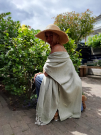 Poncho Lindegroen Ecru | Enkel stuk | Brigitte By Cick