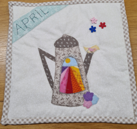 Mini Maandquiltje april 25x25 cm patroon