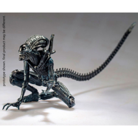 Aliens Crouching Alien Warrior figure - 10cm