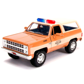 JADA Stranger Things Chevy K5 Blaze 1980 metal car + badge - Scale: 1:24