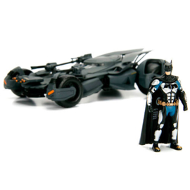 Batman DC Comics Justice League Batmobile metal Car & Figure set - Scale 1:24