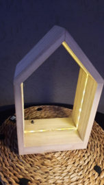 houten huis met ledlicht