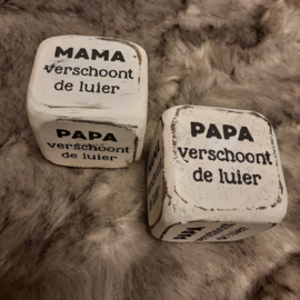 Dobbelsteen mama/Papa verschoont luier