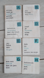 houten onderzetters met letter