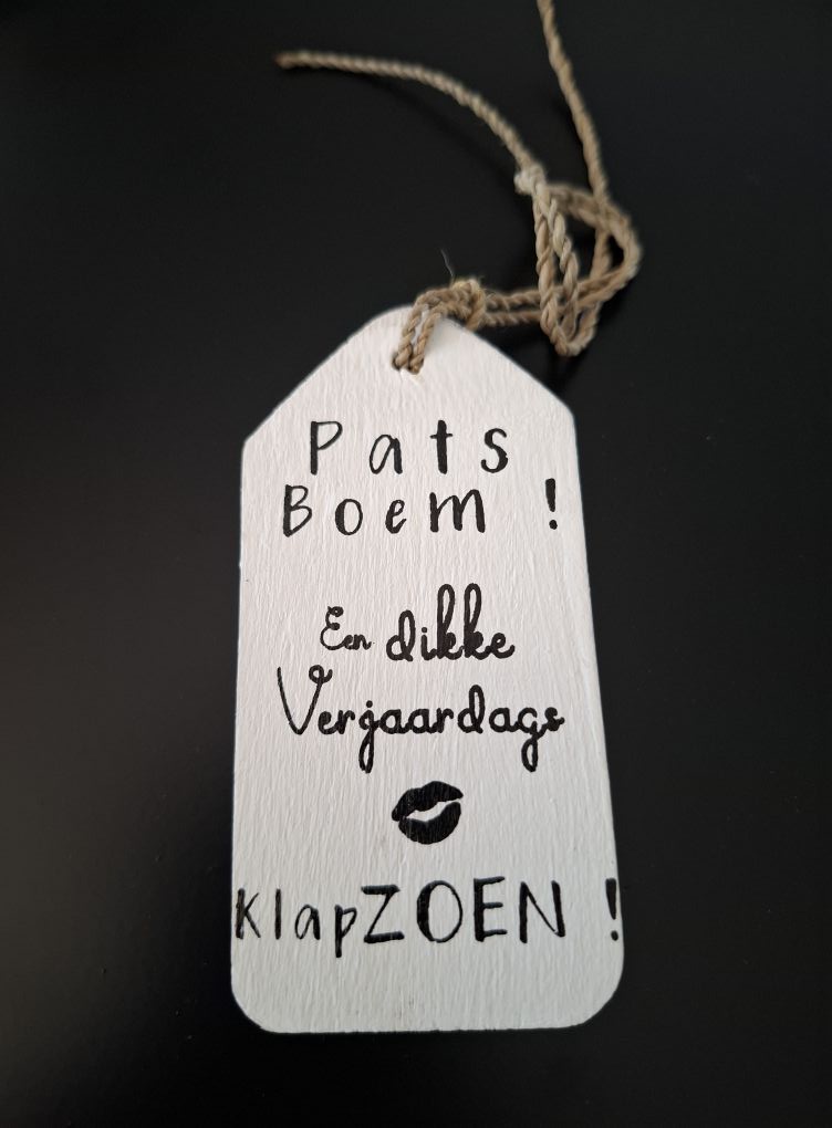 houten label | pats boem! een dikke verjaardags klapzoen