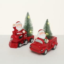 auto met kerstboom en verlichting