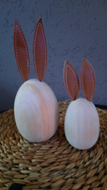 houten eieren met oren