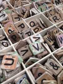 houten scrabble letters