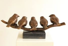 Bronzen familiebeeld - 5 vinkjes op tak