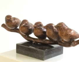 Bronzen familiebeeld - 5 vinkjes op tak